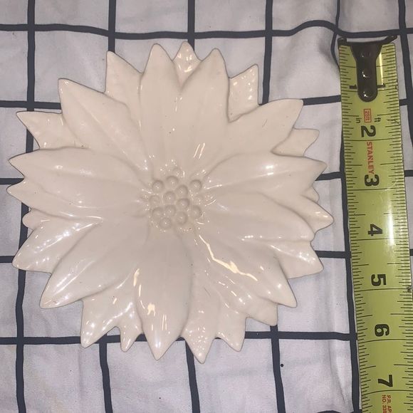 white pointsetta flower dish - Picture 1 of 4